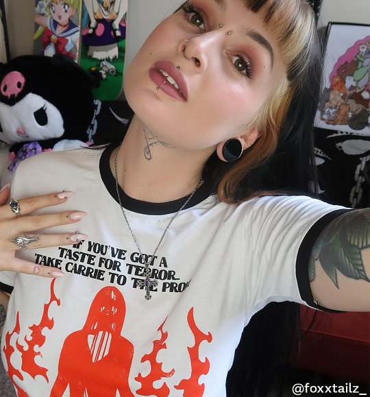 Blogger Foxxtailz Blogger Foxxtailz